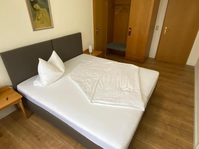 Hotel Janssen Bodenheim Bagian luar foto