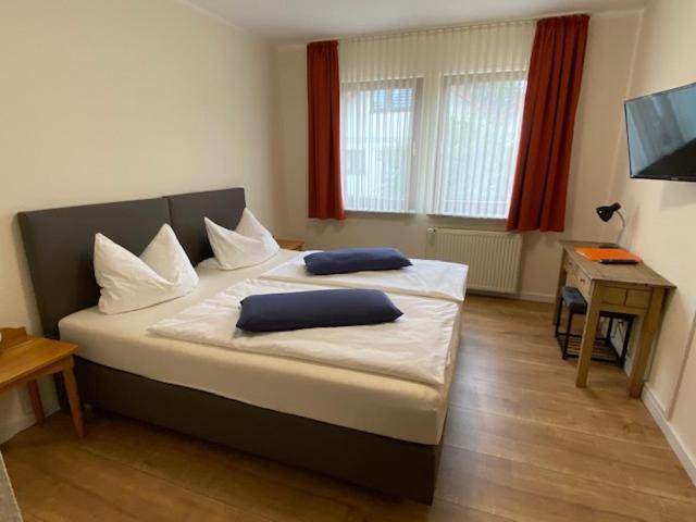 Hotel Janssen Bodenheim Bagian luar foto