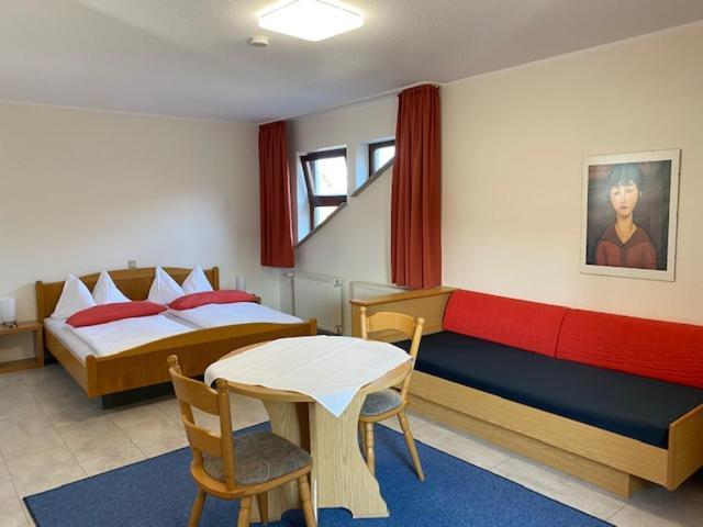 Hotel Janssen Bodenheim Bagian luar foto
