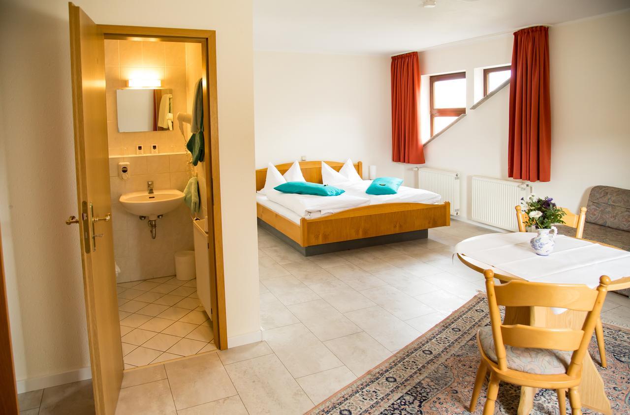Hotel Janssen Bodenheim Bagian luar foto
