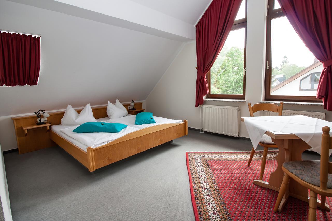Hotel Janssen Bodenheim Bagian luar foto