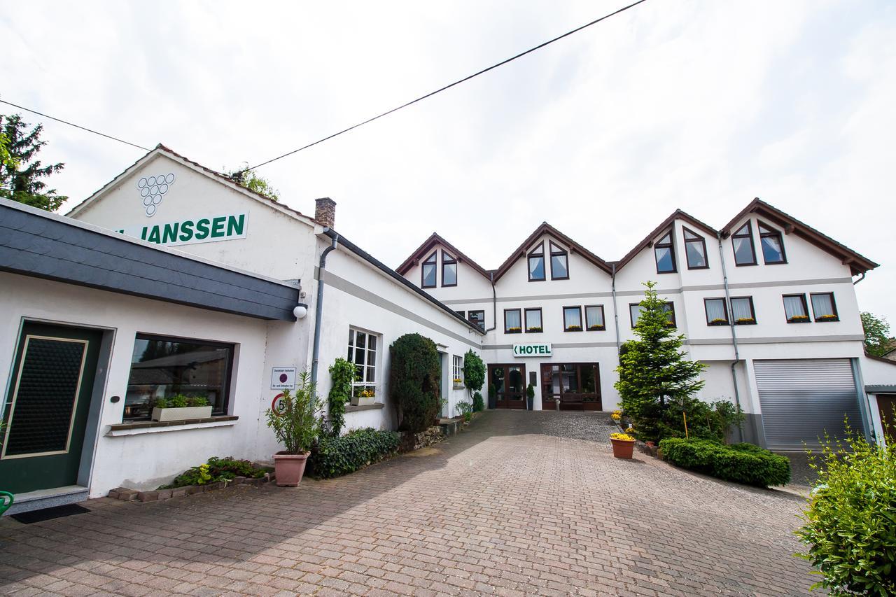 Hotel Janssen Bodenheim Bagian luar foto